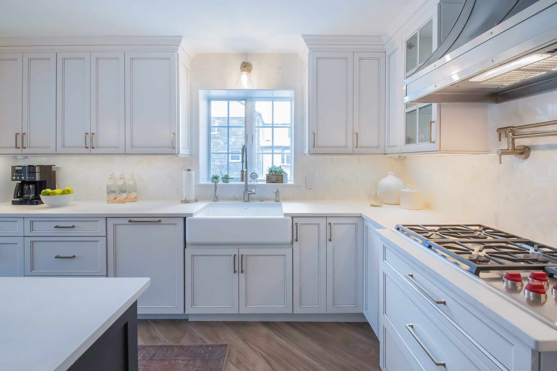 Sophisticated Eat-In Kitchen Renovation - Gardner/Fox Associates